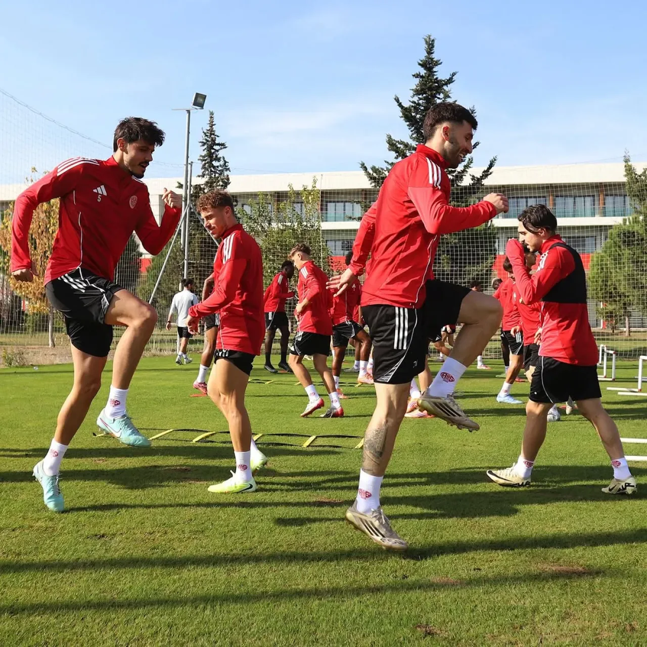 Antalyaspor, Tümosan Konyaspor Maçı Hazırlıklarına Antrenmanla Devam Etti Antalyaspor, Tümosan Konyaspor Maçı Hazırlıklarına Antrenmanla Devam Etti