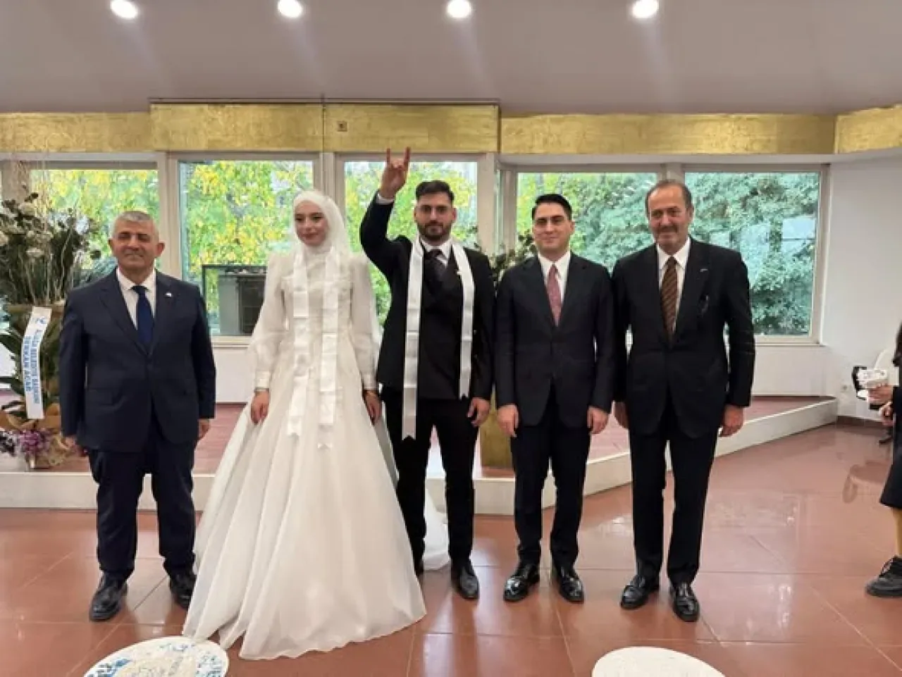 Ülkü Ocakları İzmir Yöneticisinin Düğününe Siyasi ve Sivil Toplum Katılımı Ülkü Ocakları İzmir Yöneticisinin Düğününe Siyasi ve Sivil Toplum Katılımı