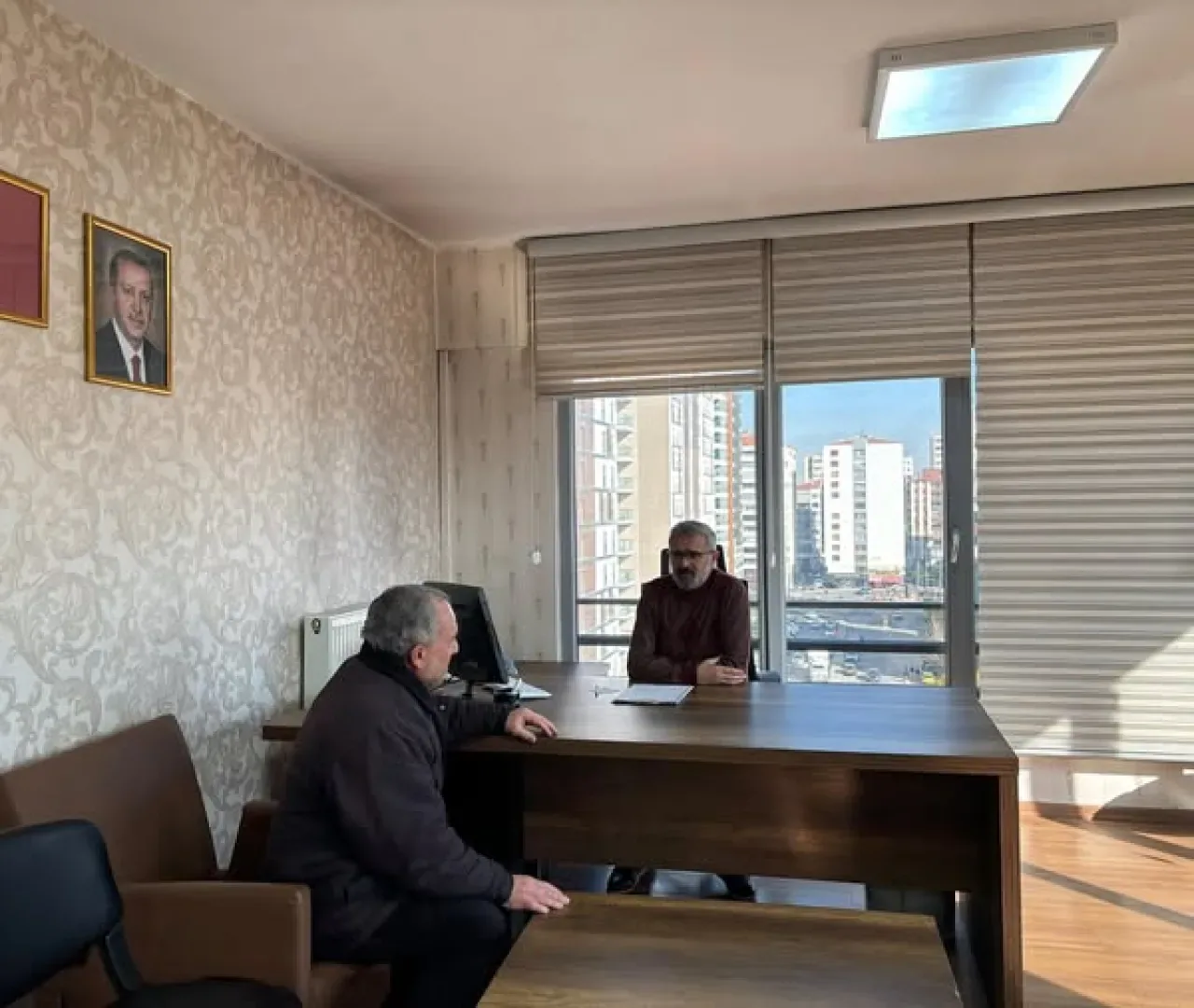 Kayseri AK Parti İl Başkanlığı'nda Nöbetçi Başkan Uygulaması Kayseri AK Parti İl Başkanlığı'nda Nöbetçi Başkan Uygulaması