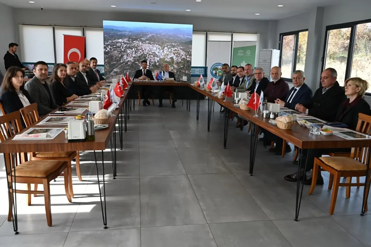 Bursa'da Belediye Başkanları Keles İçin Bir Araya Geldi Bursa'da Belediye Başkanları Keles İçin Bir Araya Geldi