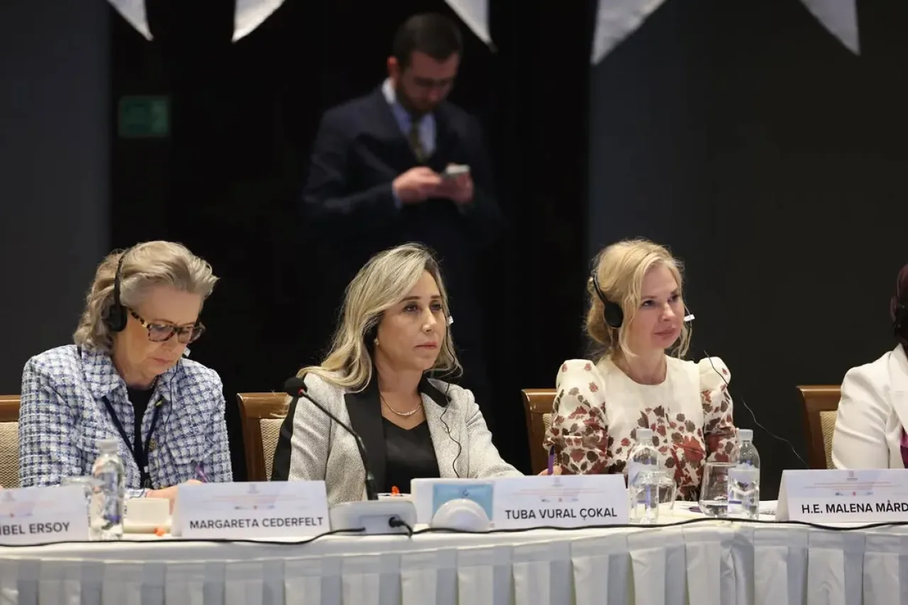 Antalya'da Kadınların Siyasete Katılımı Masaya Yatırıldı Antalya'da Kadınların Siyasete Katılımı Masaya Yatırıldı