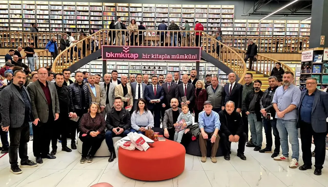 İYİ Partili Türkoğlu, Emekli Albay Özeller ve Rafet Kılıç'ın Bursa'daki Kitap İmza Gününe Katıldı İYİ Partili Türkoğlu, Emekli Albay Özeller ve Rafet Kılıç'ın Bursa'daki Kitap İmza Gününe Katıldı