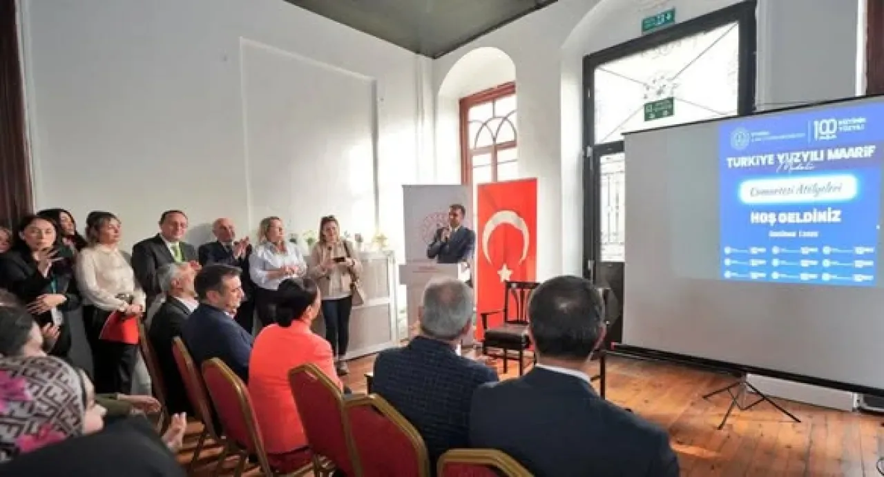 Hülya Koçyiğit, Üsküdar'daki Cumartesi Atölyelerinde Öğretmenlerle Buluştu Hülya Koçyiğit, Üsküdar'daki Cumartesi Atölyelerinde Öğretmenlerle Buluştu