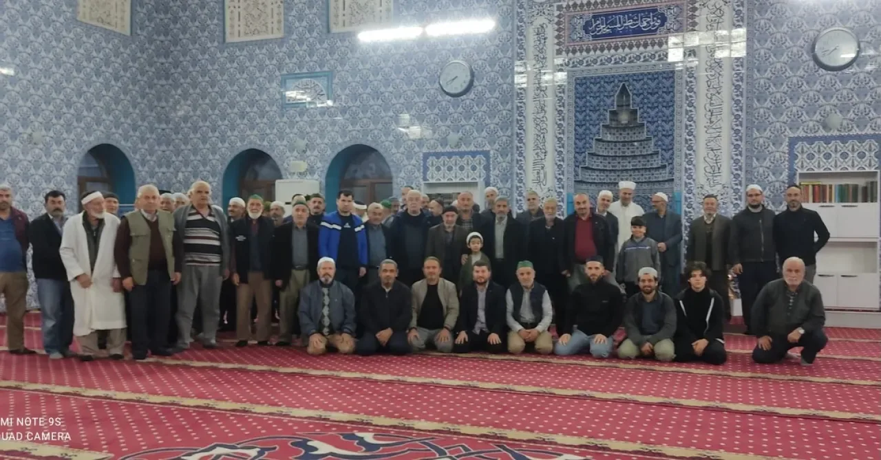 Bursa Emek Bölgesi'nde Sabah Namazı Buluşması ile Birlik ve Beraberlik Pekişti Bursa Emek Bölgesi'nde Sabah Namazı Buluşması ile Birlik ve Beraberlik Pekişti