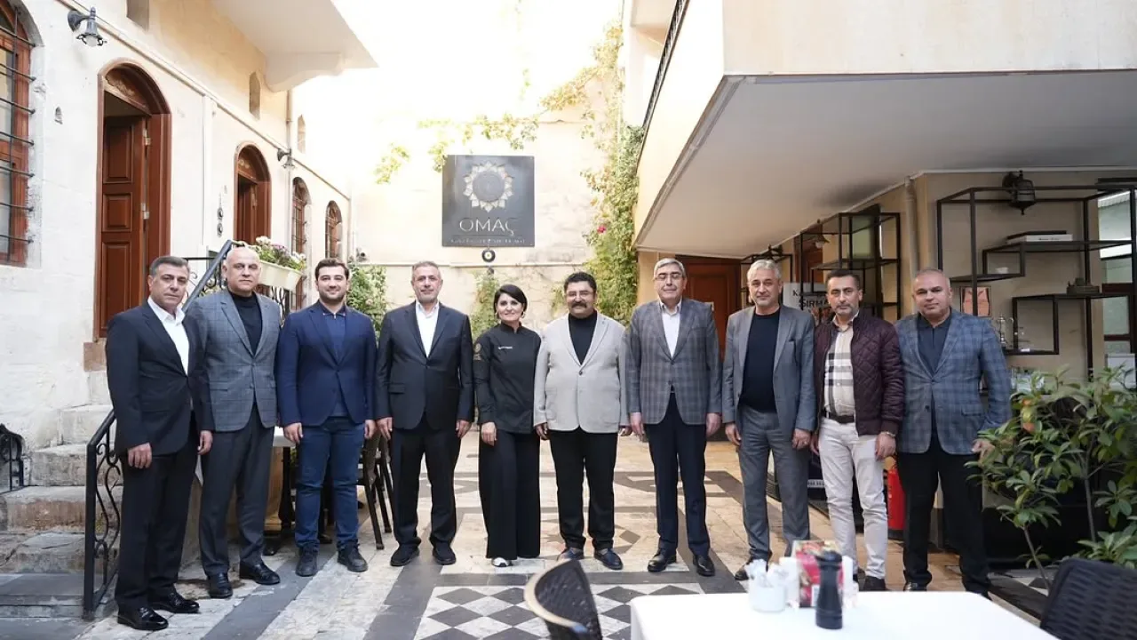 AK Parti Gaziantep Milletvekillerinden İş Yeri Ziyareti AK Parti Gaziantep Milletvekillerinden İş Yeri Ziyareti