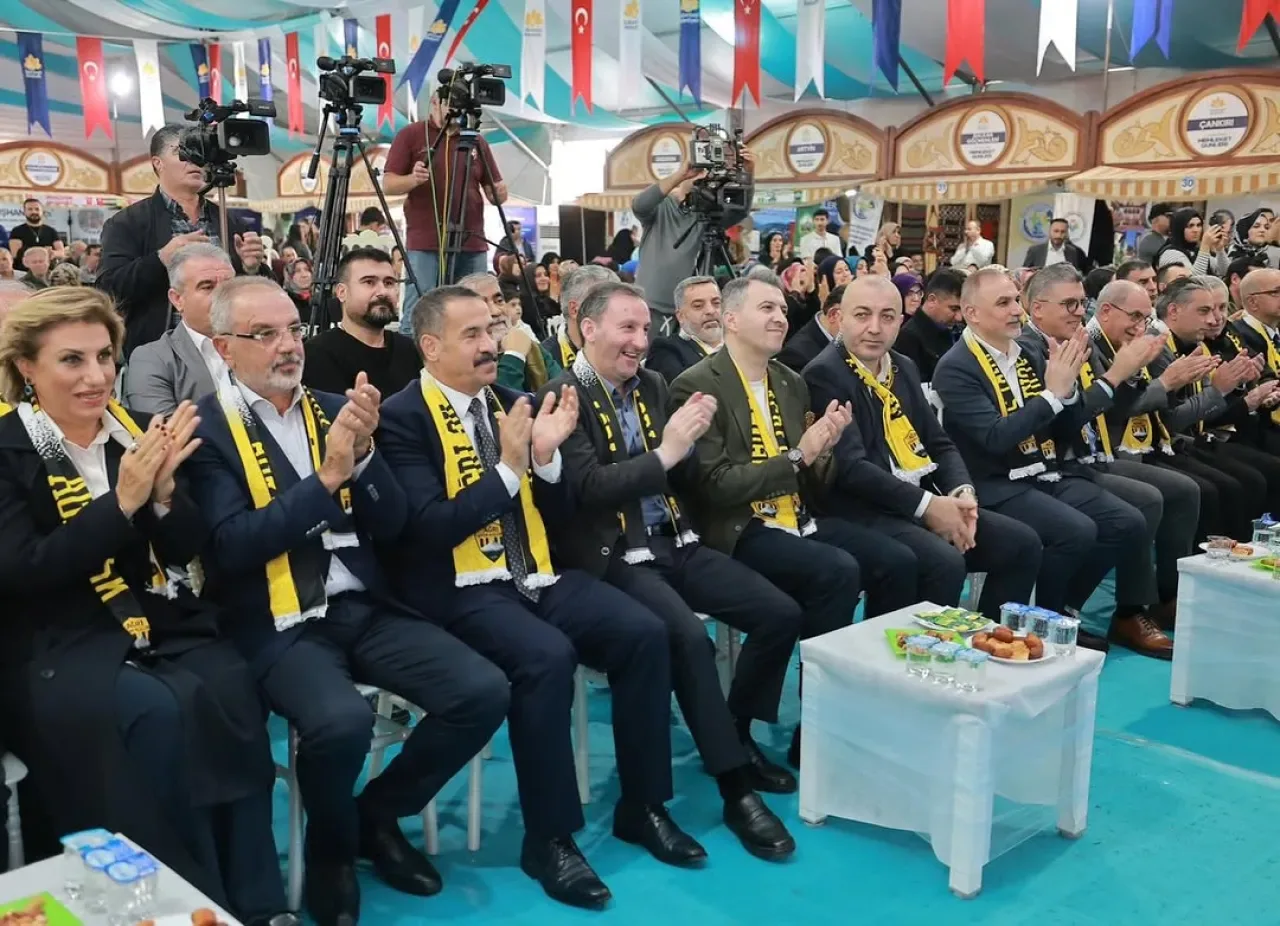 Sultanbeyli'de Ağrı Memleket Günleri Coşkusu Yaşandı Sultanbeyli'de Ağrı Memleket Günleri Coşkusu Yaşandı