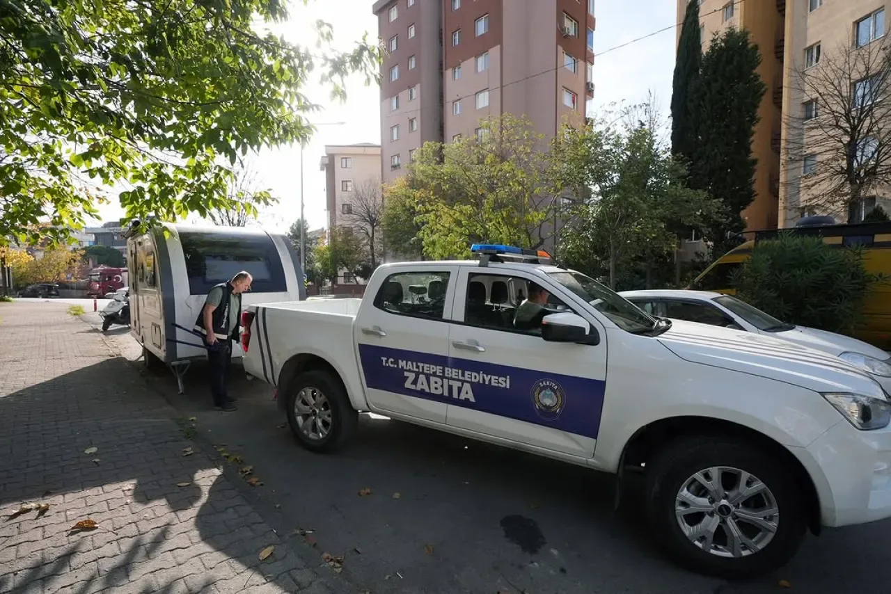 Maltepe'de Karavan Düzeni: Belediye Zabıta Ekipleri Harekete Geçti Maltepe'de Karavan Düzeni: Belediye Zabıta Ekipleri Harekete Geçti