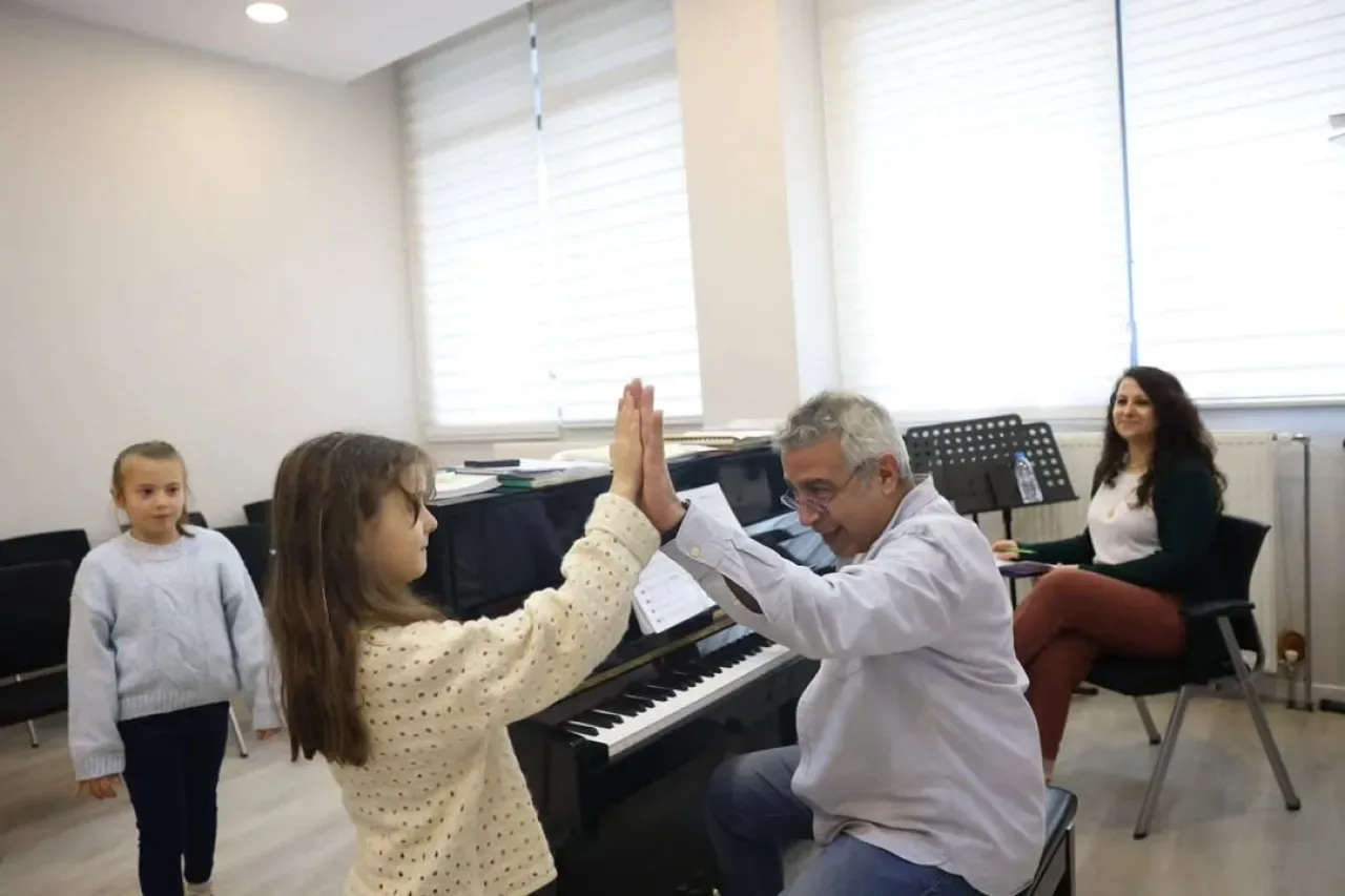 Çankaya'da Minik Piyanistler Yetenek Sınavıyla Hünerlerini Sergiledi Çankaya'da Minik Piyanistler Yetenek Sınavıyla Hünerlerini Sergiledi