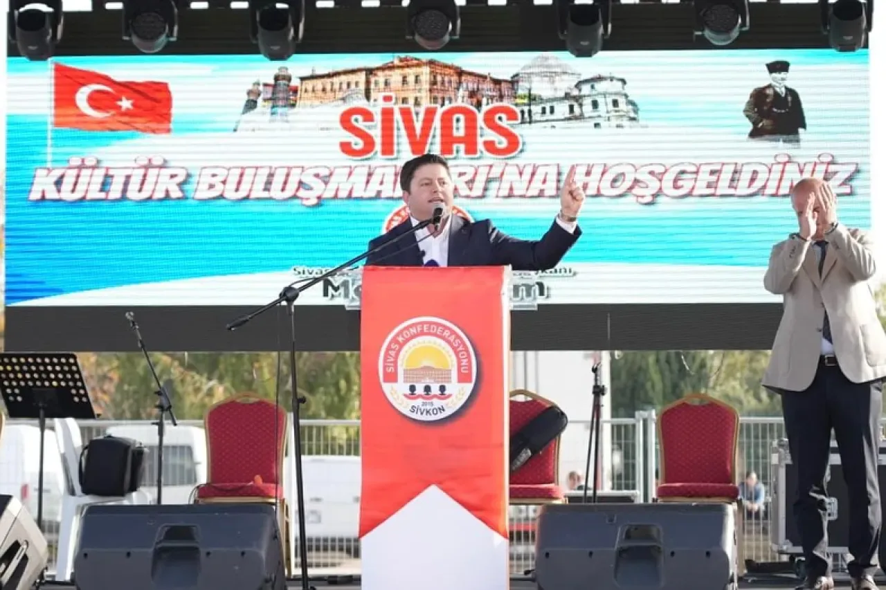 Kadıköy Belediye Başkanı Kosedağı, Sivas Kültür Buluşması'nda Hemşehrileriyle Buluştu Kadıköy Belediye Başkanı Kosedağı, Sivas Kültür Buluşması'nda Hemşehrileriyle Buluştu