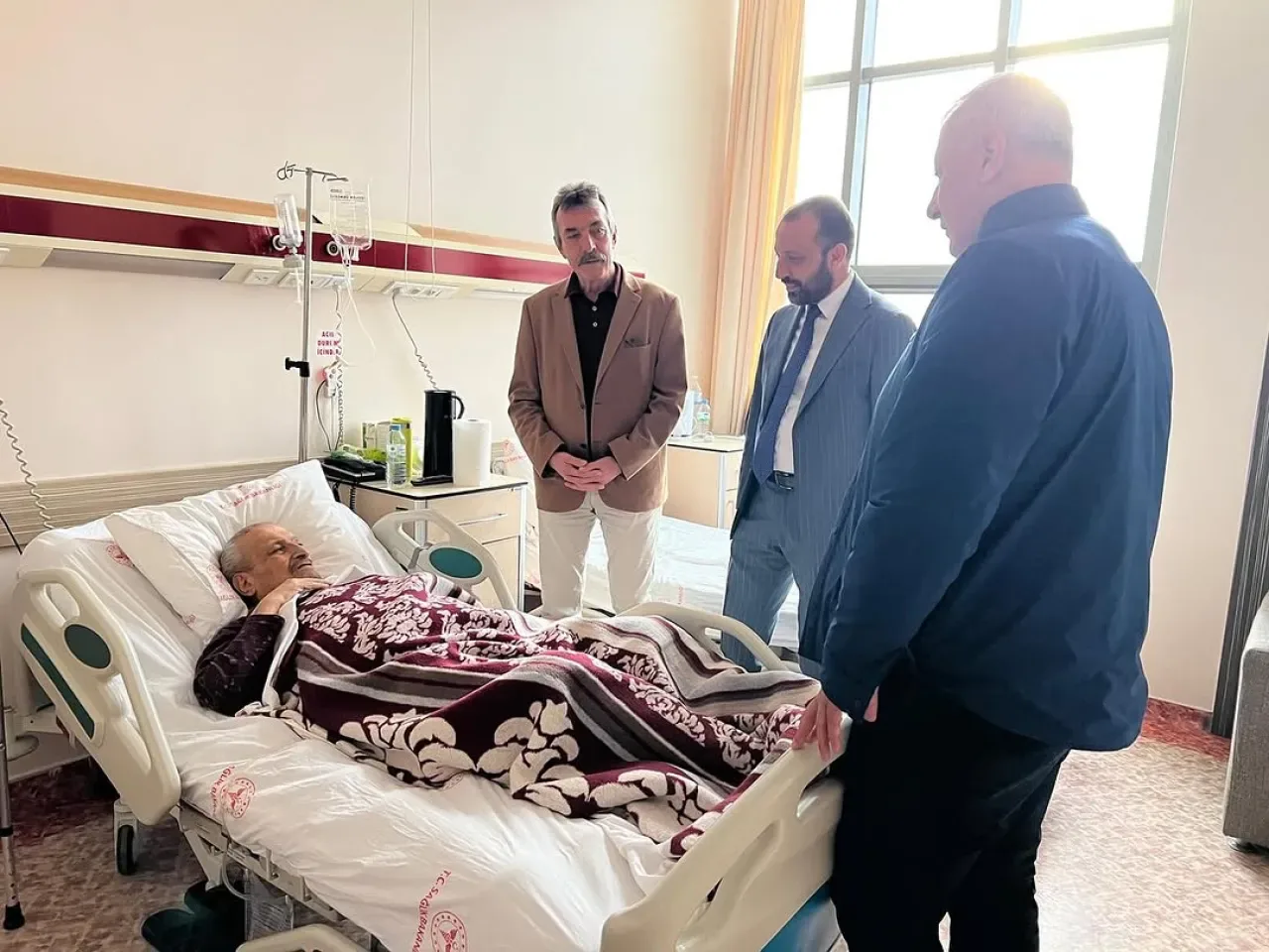 MHP Yenimahalle Yönetimi, Hastanede Tedavi Gören Hemşerisini Ziyaret Etti MHP Yenimahalle Yönetimi, Hastanede Tedavi Gören Hemşerisini Ziyaret Etti