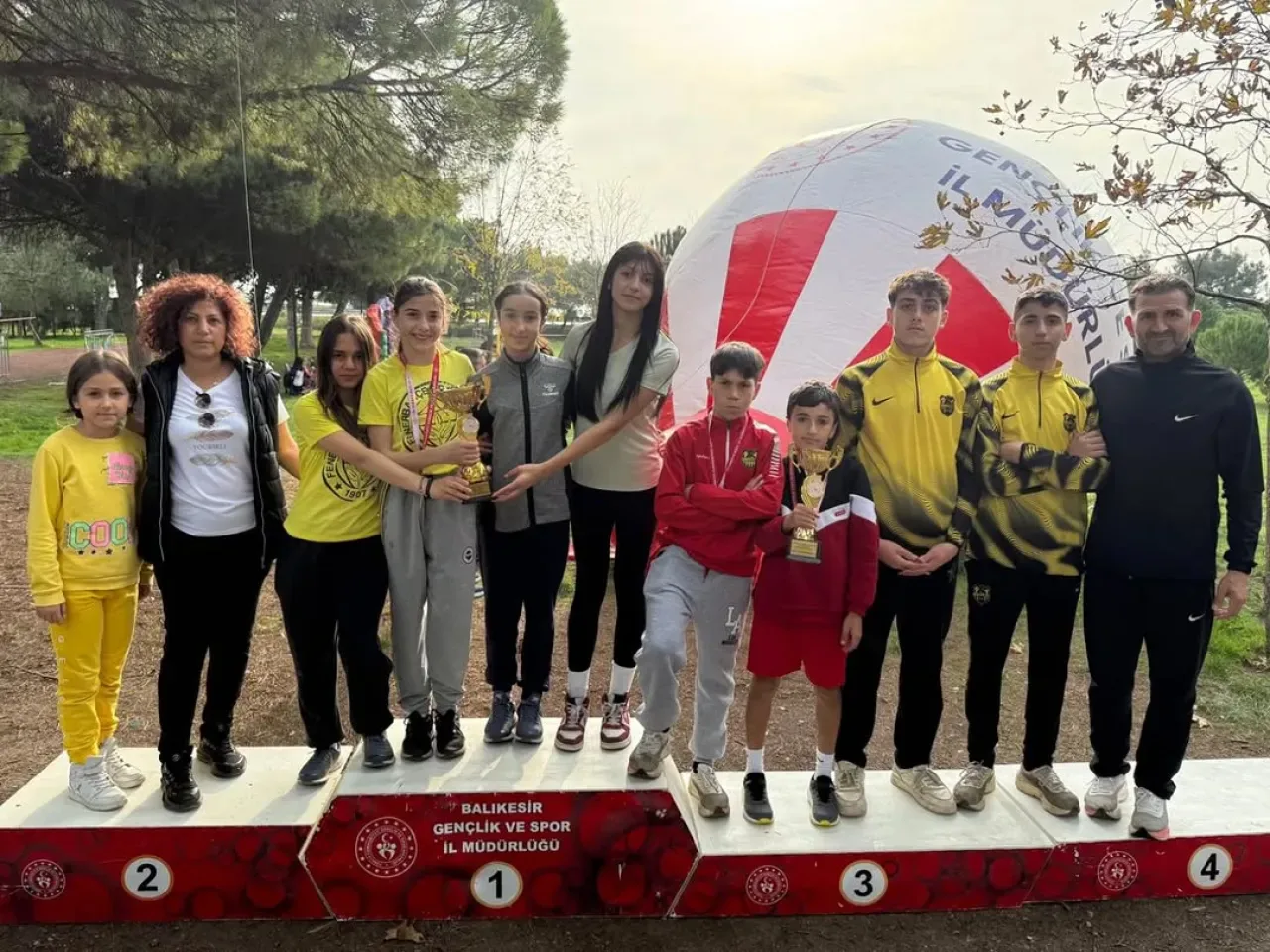 Sancaktepe Belediye Spor, Bandırma'daki Atletizm Yarışlarında Büyük Başarı Elde Etti Sancaktepe Belediye Spor, Bandırma'daki Atletizm Yarışlarında Büyük Başarı Elde Etti
