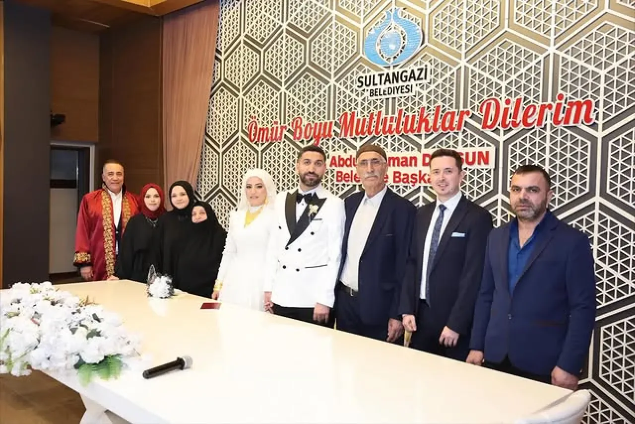 Sultangazi'de Nikah ve Nişan Törenleri: Yeni Yuvalar Kuruldu Sultangazi'de Nikah ve Nişan Törenleri: Yeni Yuvalar Kuruldu