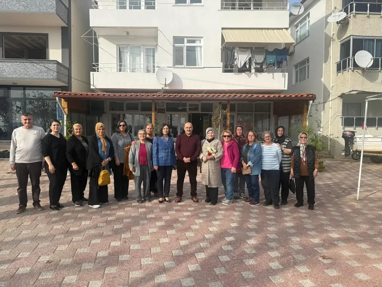 Balıkesir Valisi Ustaoğlu, Ekinlik Adası'nda Halkla Buluştu Balıkesir Valisi Ustaoğlu, Ekinlik Adası'nda Halkla Buluştu