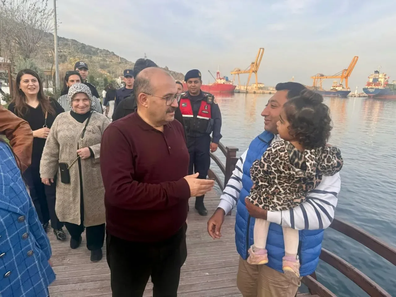 Vali Ustaoğlu, Marmara Adası'nda Esnaf ve Vatandaşlarla Buluştu Vali Ustaoğlu, Marmara Adası'nda Esnaf ve Vatandaşlarla Buluştu