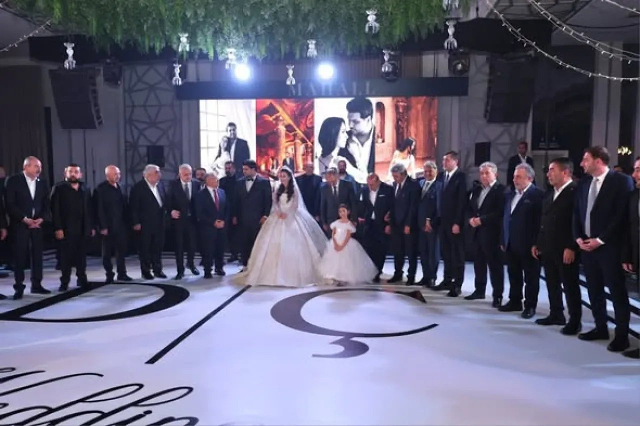 MHP'li Baki Ersoy, Pınarbaşı Eski Belediye Başkanının Oğlunun Düğününe Katıldı MHP'li Baki Ersoy, Pınarbaşı Eski Belediye Başkanının Oğlunun Düğününe Katıldı