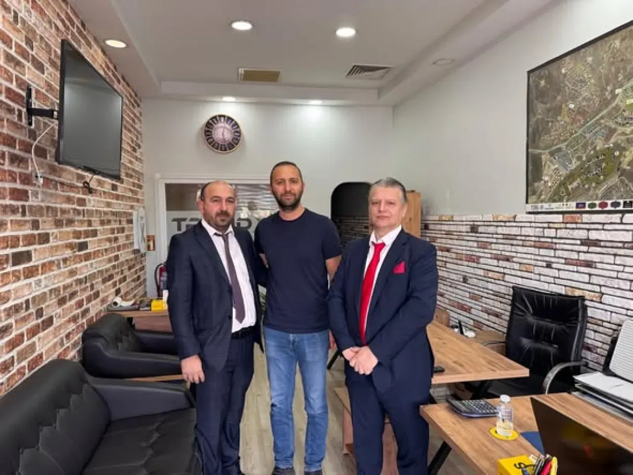 MHP Başakşehir, Kayaşehir'de Esnaf Ziyaretleri Gerçekleştirdi MHP Başakşehir, Kayaşehir'de Esnaf Ziyaretleri Gerçekleştirdi