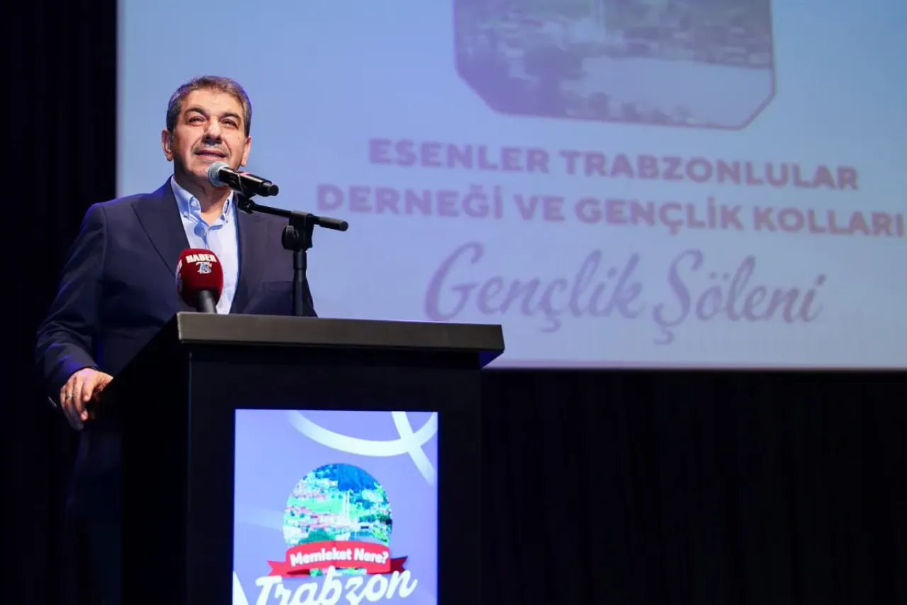 Esenler'de "Bize Her Yer Trabzon" Coşkusu Esenler'de "Bize Her Yer Trabzon" Coşkusu