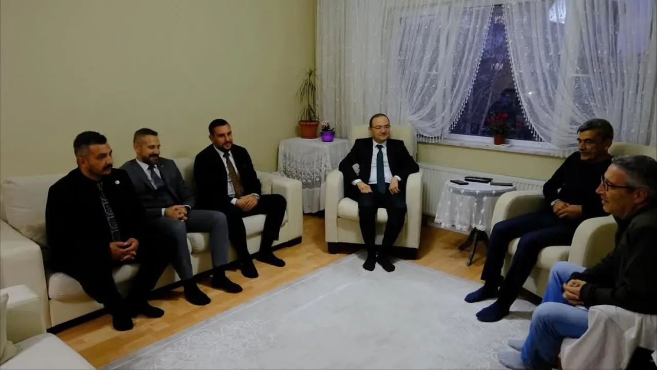 MHP Gölbaşı İlçe Teşkilatı, Eymir Mahallesi'nde Vatandaş Ziyareti Gerçekleştirdi MHP Gölbaşı İlçe Teşkilatı, Eymir Mahallesi'nde Vatandaş Ziyareti Gerçekleştirdi