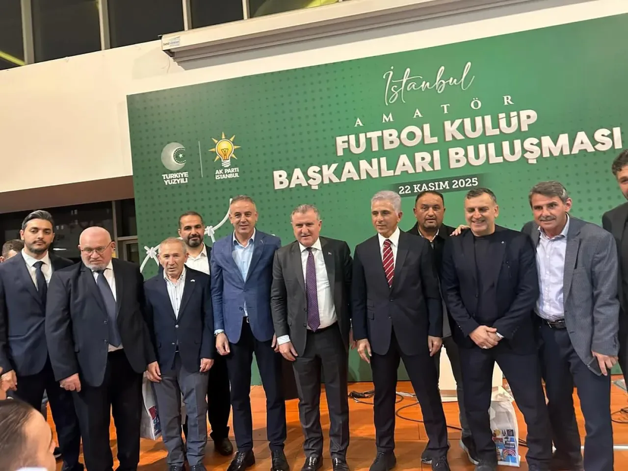 AK Parti Ümraniye'den Amatör Futbol Kulüplerine Destek Ziyareti AK Parti Ümraniye'den Amatör Futbol Kulüplerine Destek Ziyareti
