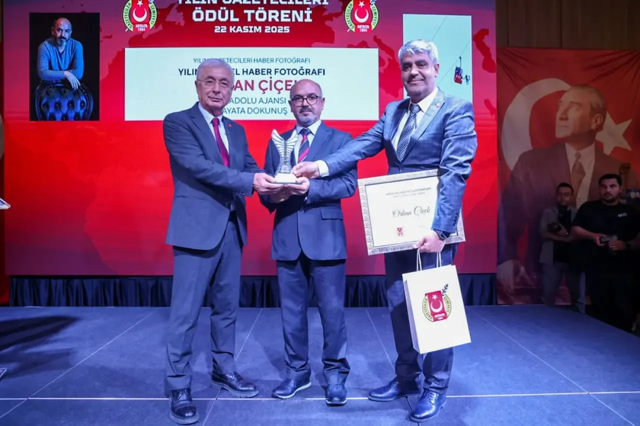 Antalya'da Yılın Gazetecileri Ödülleri Sahiplerini Buldu Antalya'da Yılın Gazetecileri Ödülleri Sahiplerini Buldu