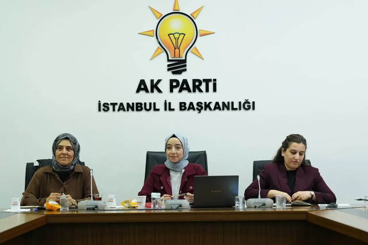 AK Parti İstanbul Kadın Kolları Ataşehir'de Seçim Toplantısı Gerçekleştirdi AK Parti İstanbul Kadın Kolları Ataşehir'de Seçim Toplantısı Gerçekleştirdi