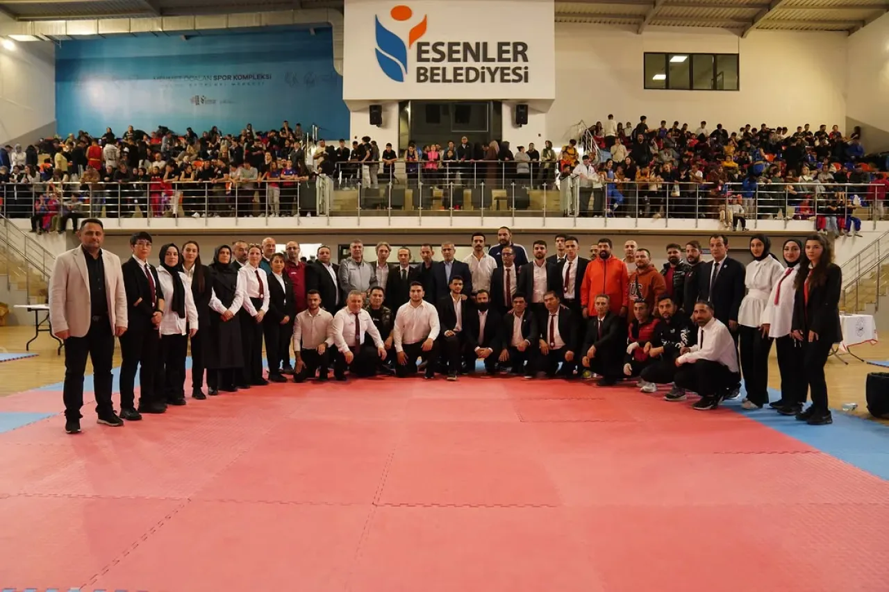 Esenler'de Genç Sporcular Wushu Turnuvasında Ter Döktü Esenler'de Genç Sporcular Wushu Turnuvasında Ter Döktü