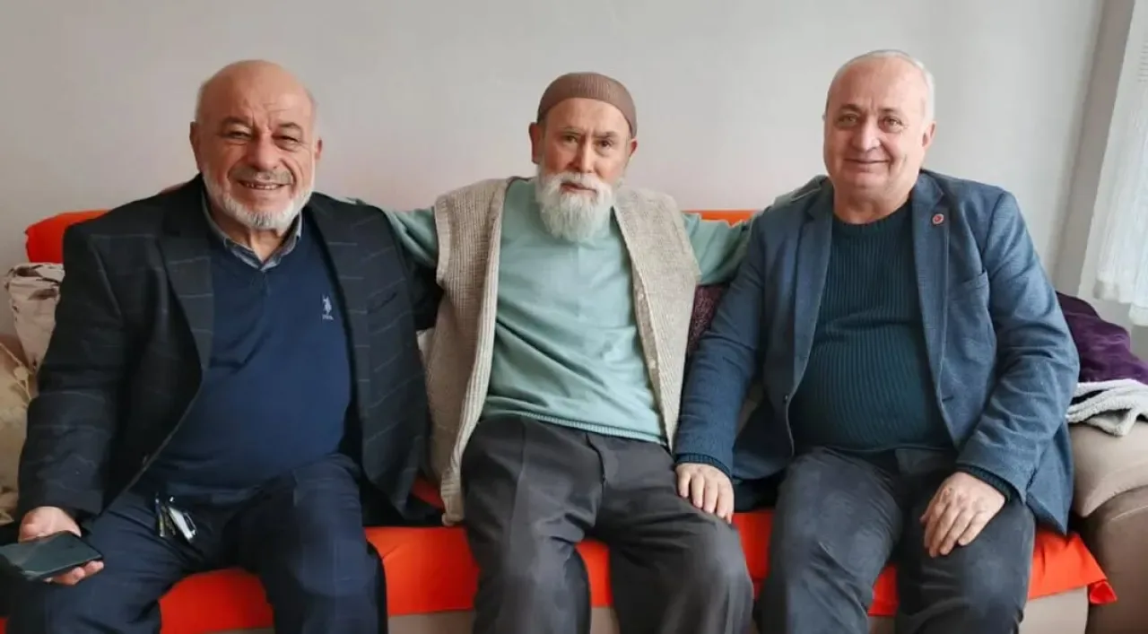 Saadet Partisi Bursa İl Başkanlığı'ndan Vefa Ziyareti Saadet Partisi Bursa İl Başkanlığı'ndan Vefa Ziyareti
