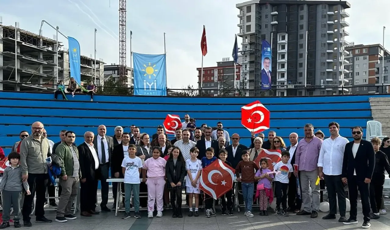 İYİ Parti'nin "Salın Gitsin Uçurtma Şenliği" Coşkuyla Gerçekleşti İYİ Parti'nin "Salın Gitsin Uçurtma Şenliği" Coşkuyla Gerçekleşti