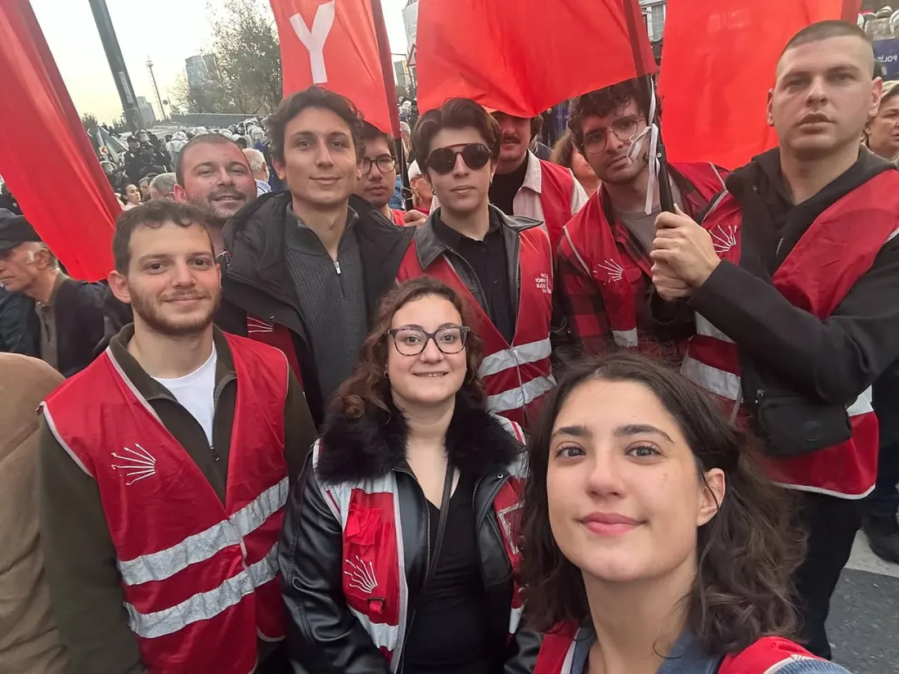 CHP'li Gençlerden TRT'ye Canlı Yayın Çağrısı: "Gerçeğin Üzerini Hiçbir Güç Örtemez" CHP'li Gençlerden TRT'ye Canlı Yayın Çağrısı: "Gerçeğin Üzerini Hiçbir Güç Örtemez"