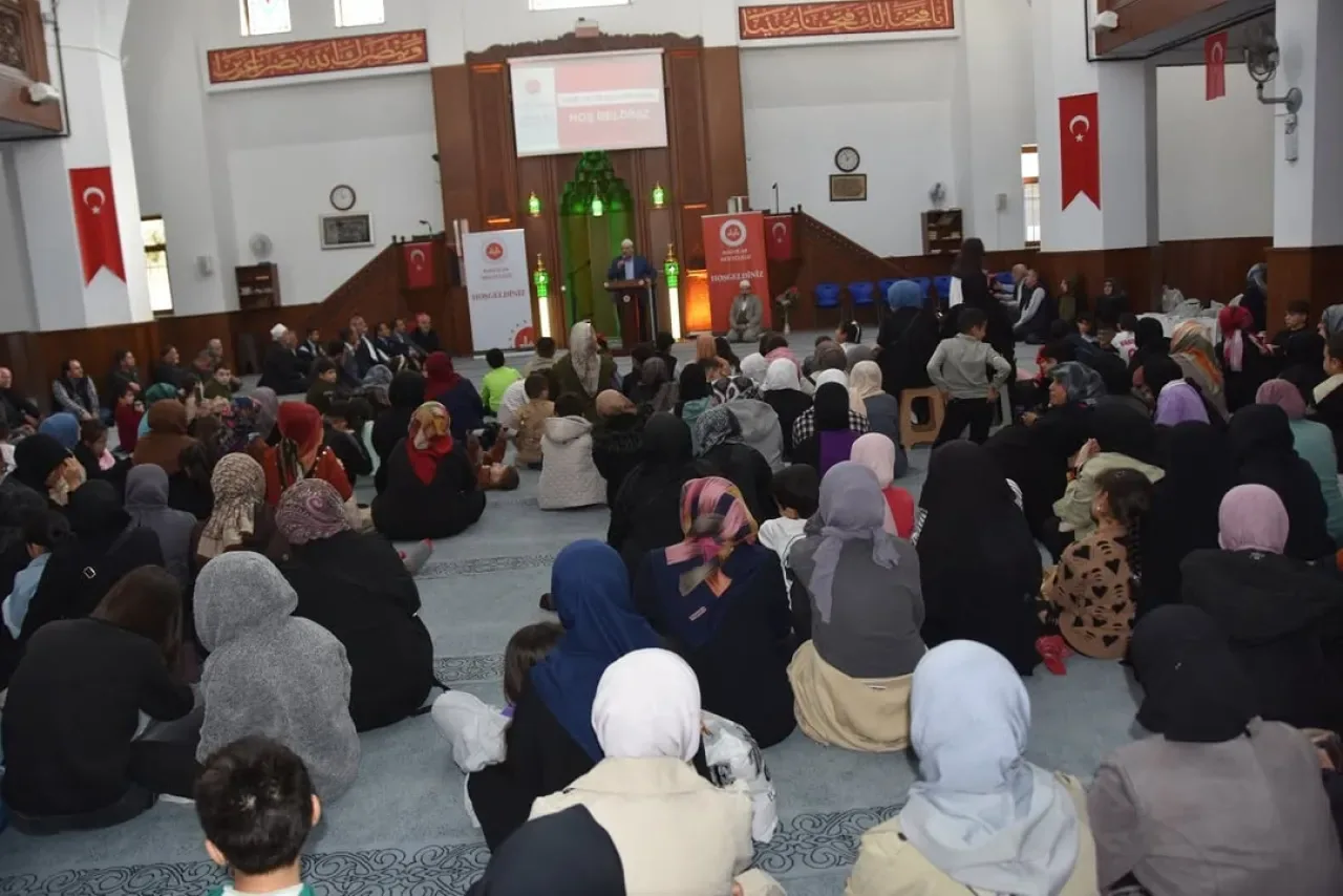 Bağcılar'da Yerli ve Mülteci Yetimler İçin Cami Buluşması Bağcılar'da Yerli ve Mülteci Yetimler İçin Cami Buluşması