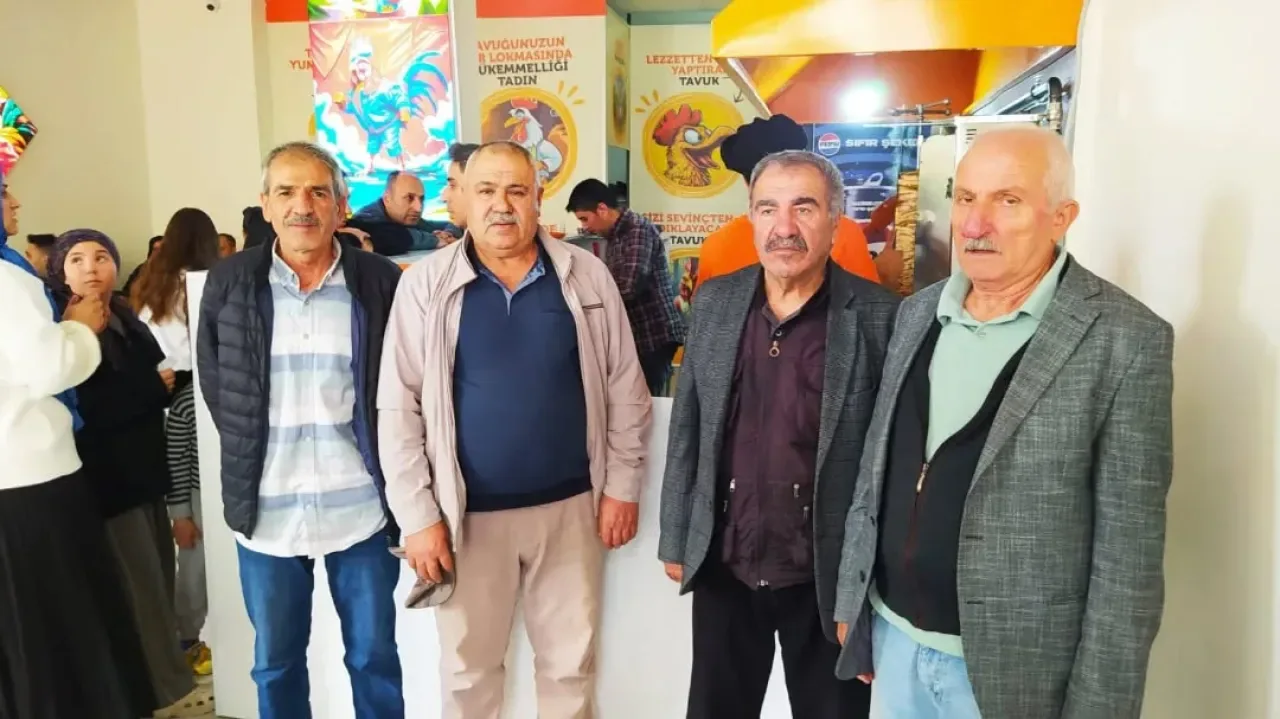 AK Parti Sincan İlçe Teşkilatı, Yeni İşletme Açılışına Katıldı AK Parti Sincan İlçe Teşkilatı, Yeni İşletme Açılışına Katıldı