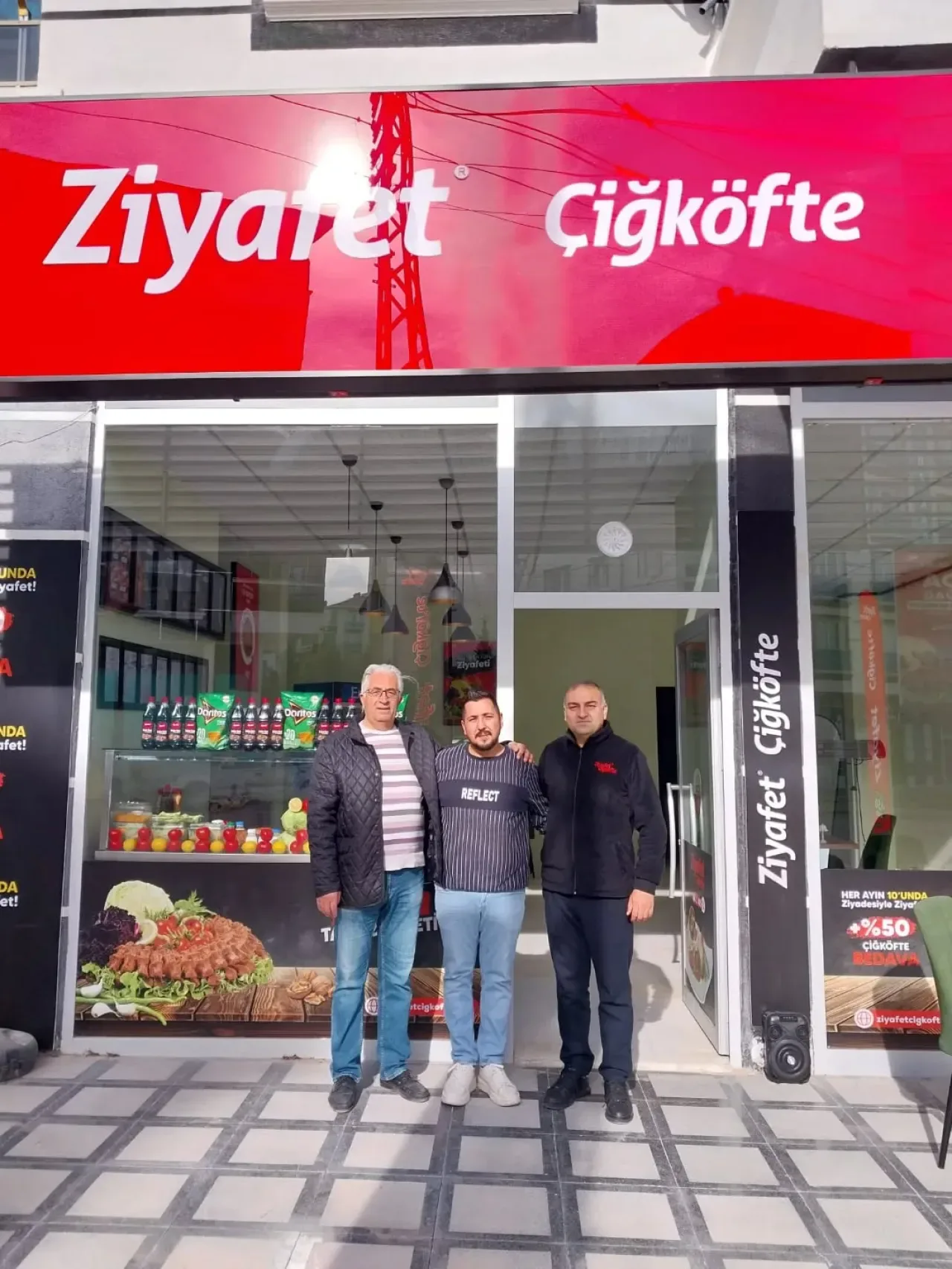 AK Parti Sincan Teşkilatından Yeni İşletmeye Açılış Ziyareti AK Parti Sincan Teşkilatından Yeni İşletmeye Açılış Ziyareti
