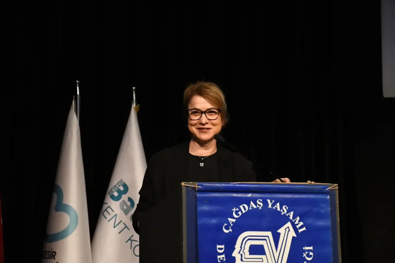 Öğretmenlik Mesleğinin Saygınlığı Balıkesir'de Masaya Yatırıldı Öğretmenlik Mesleğinin Saygınlığı Balıkesir'de Masaya Yatırıldı