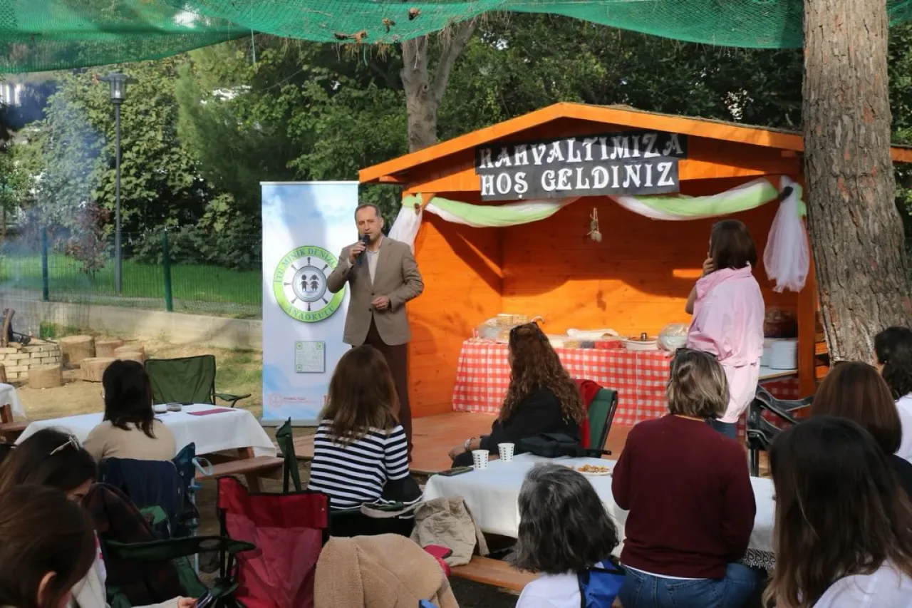 İTÜ Minik Denizciler Anaokulu'nda Velilerle Geleneksel Kahvaltı ve Orman Eğitimi İTÜ Minik Denizciler Anaokulu'nda Velilerle Geleneksel Kahvaltı ve Orman Eğitimi
