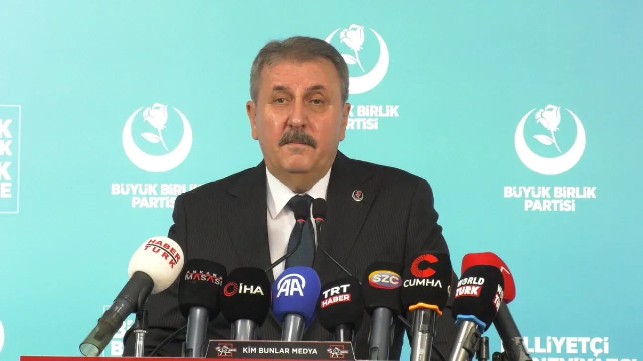 Mustafa Destici'den Öcalan ile Görüşme Yorumu: "Ayağına Gitme Teklifi" Mustafa Destici'den Öcalan ile Görüşme Yorumu: "Ayağına Gitme Teklifi"
