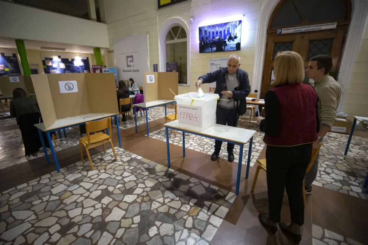 Bosna-Hersek'te Sırp Cumhuriyeti'nde Yasaklanan Liderin Yerine Seçim Bosna-Hersek'te Sırp Cumhuriyeti'nde Yasaklanan Liderin Yerine Seçim