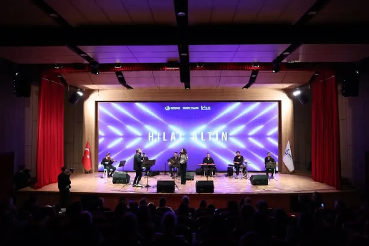 Hilal Altın, Bağcılar'da Neşe Dolu Bir Türkü Gecesine İmza Attı Hilal Altın, Bağcılar'da Neşe Dolu Bir Türkü Gecesine İmza Attı