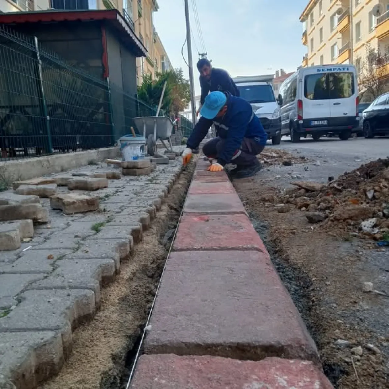 Pursaklar Belediyesi, Saray Fatih Mahallesi'nde Kaldırım Yenileme Çalışması Başlattı Pursaklar Belediyesi, Saray Fatih Mahallesi'nde Kaldırım Yenileme Çalışması Başlattı