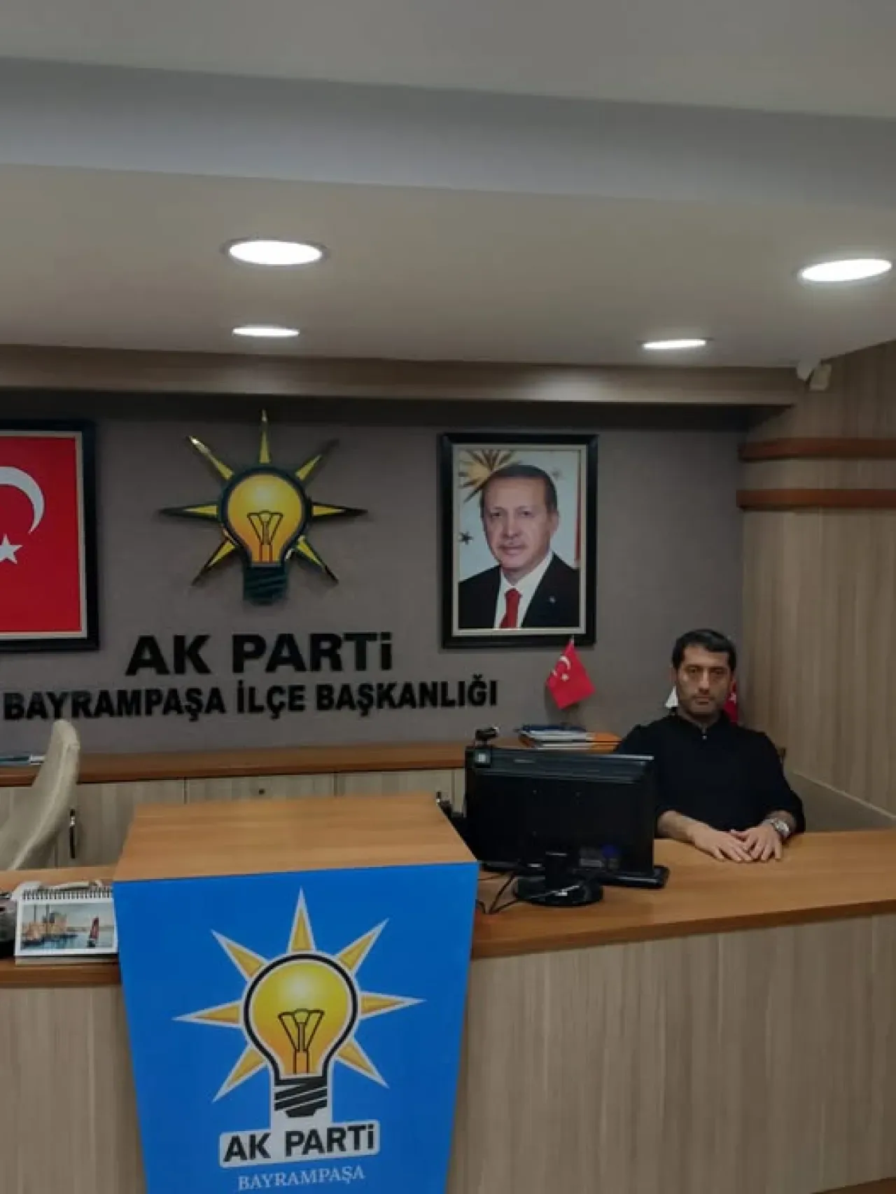 Ak Parti Bayrampaşa İlçe Başkanlığı'nda Vatandaş Nöbeti Ak Parti Bayrampaşa İlçe Başkanlığı'nda Vatandaş Nöbeti
