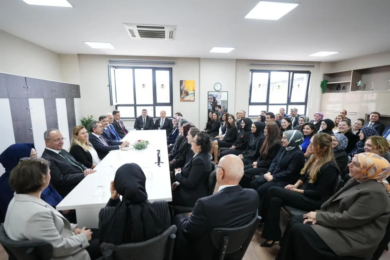 24 Kasım Öğretmenler Günü'nde "Hatıran Yeter" Teması Vurgulanacak 24 Kasım Öğretmenler Günü'nde "Hatıran Yeter" Teması Vurgulanacak