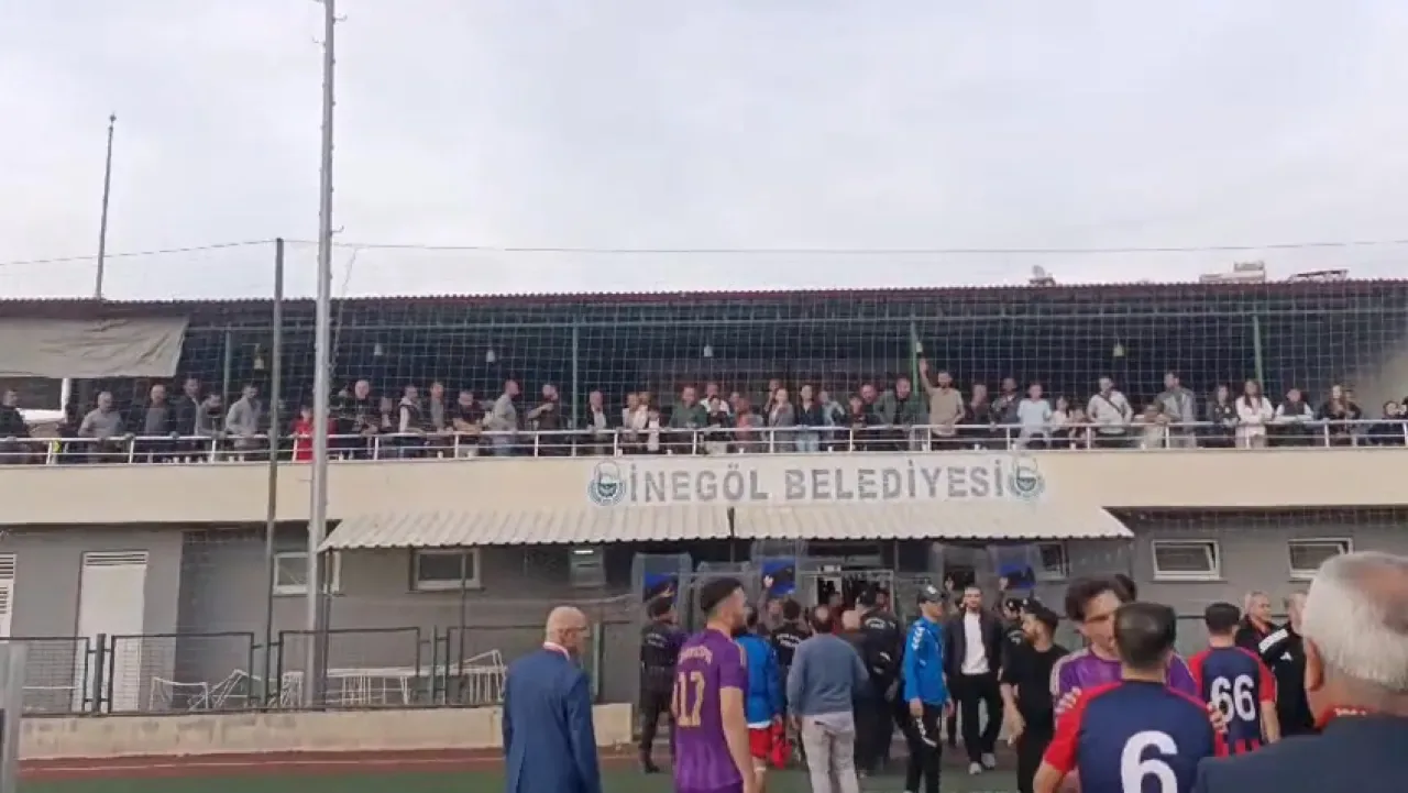 Bursa Mustafakemalpaşa'da Kulüp Yönetiminden Gizemli Mesaj: "Terazi Var, Tartı Var, Her Şeyin Bir Zamanı Var" Bursa Mustafakemalpaşa'da Kulüp Yönetiminden Gizemli Mesaj: "Terazi Var, Tartı Var, Her Şeyin Bir Zamanı Var"