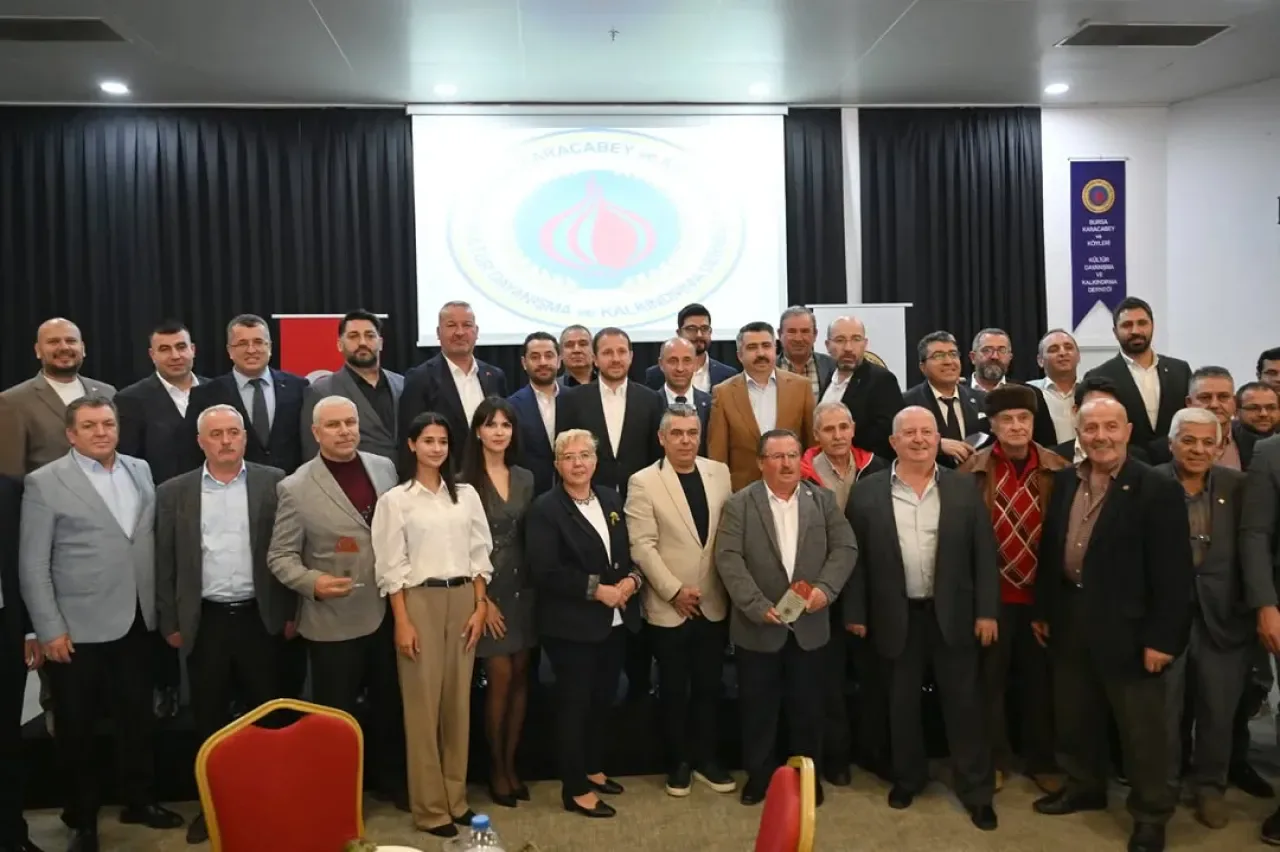 Karacabeyliler Derneği'nden Öğrencilere Burs Desteği ve Anlamlı Buluşma Karacabeyliler Derneği'nden Öğrencilere Burs Desteği ve Anlamlı Buluşma