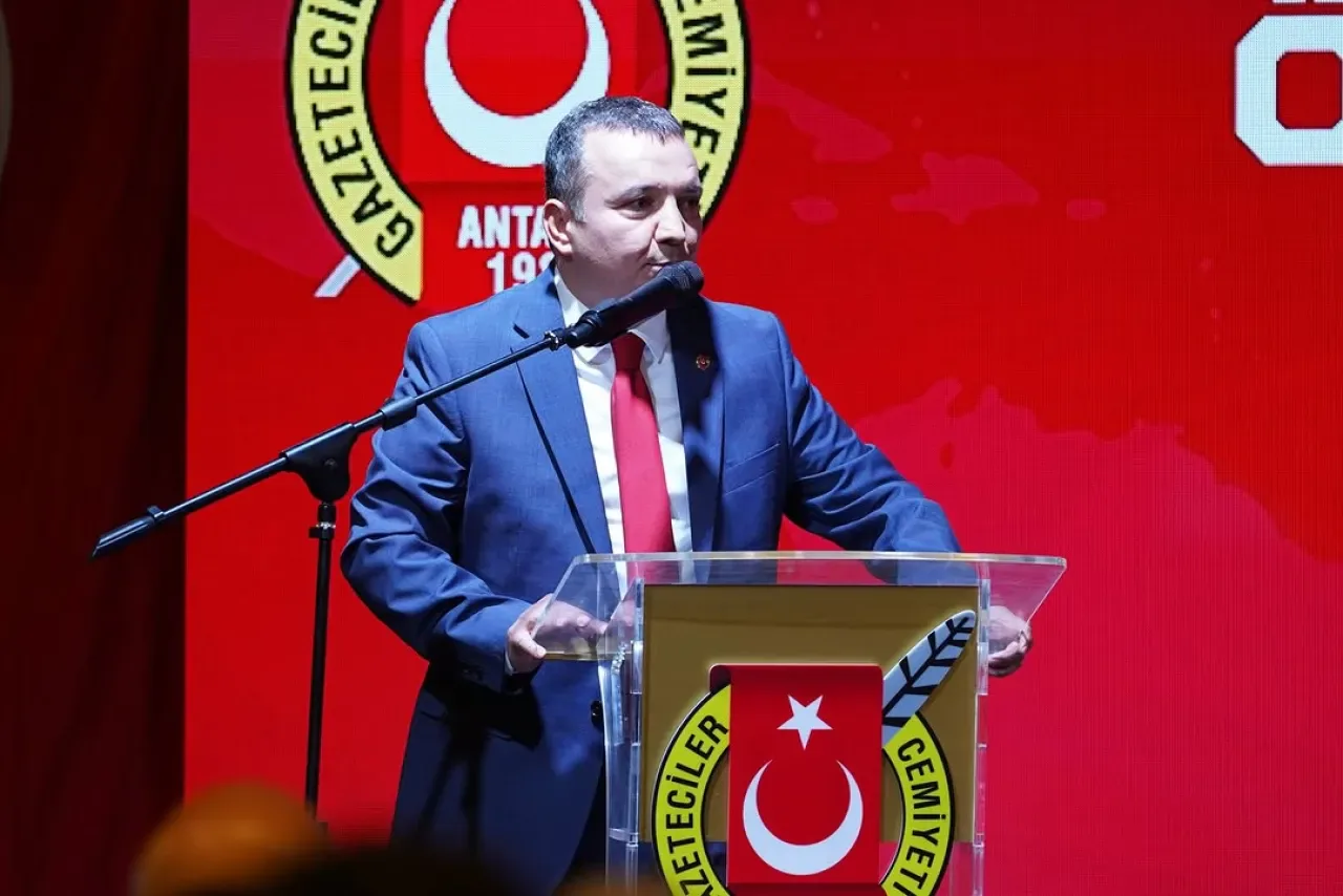 Antalya Gazeteciler Cemiyeti'nden Gazetecilik Meslek Yasası Çağrısı Antalya Gazeteciler Cemiyeti'nden Gazetecilik Meslek Yasası Çağrısı