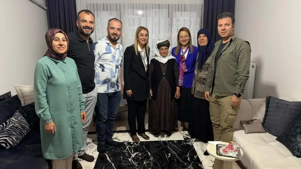 Gaziantep Milletvekili Derya Bakbak, Adıyaman'da Hane Ziyaretlerinde Bulundu Gaziantep Milletvekili Derya Bakbak, Adıyaman'da Hane Ziyaretlerinde Bulundu