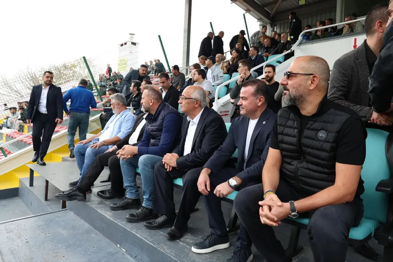 Fenerbahçe, Kadın Futbol Ligi'nde Çekmeköy Bilgidoğa'yı 5-0 Mağlup Etti Fenerbahçe, Kadın Futbol Ligi'nde Çekmeköy Bilgidoğa'yı 5-0 Mağlup Etti