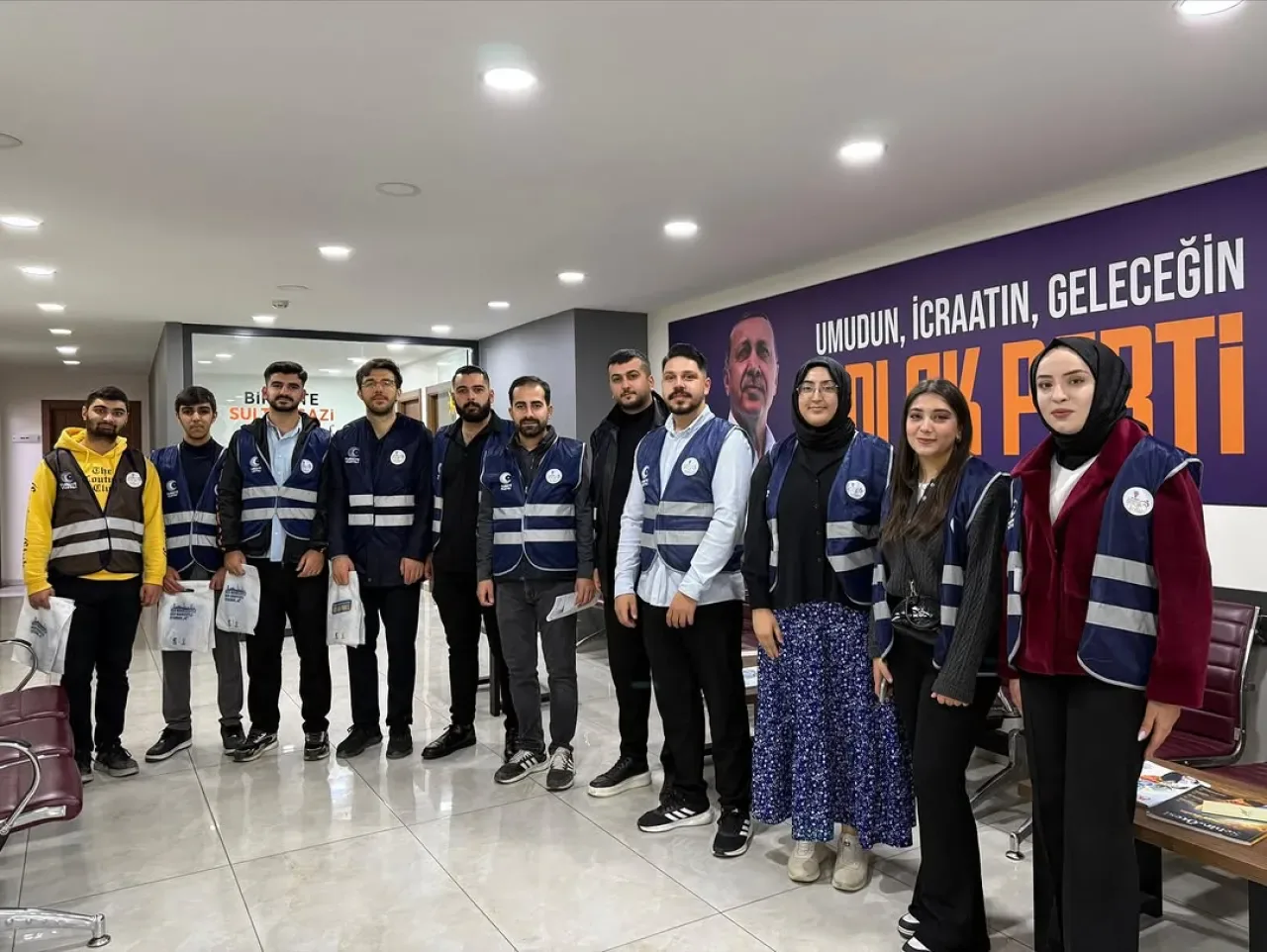 AK Gençlik Sultangazi'de Potansiyel Üye Ziyaretleriyle Birlik Ruhu Pekişiyor AK Gençlik Sultangazi'de Potansiyel Üye Ziyaretleriyle Birlik Ruhu Pekişiyor