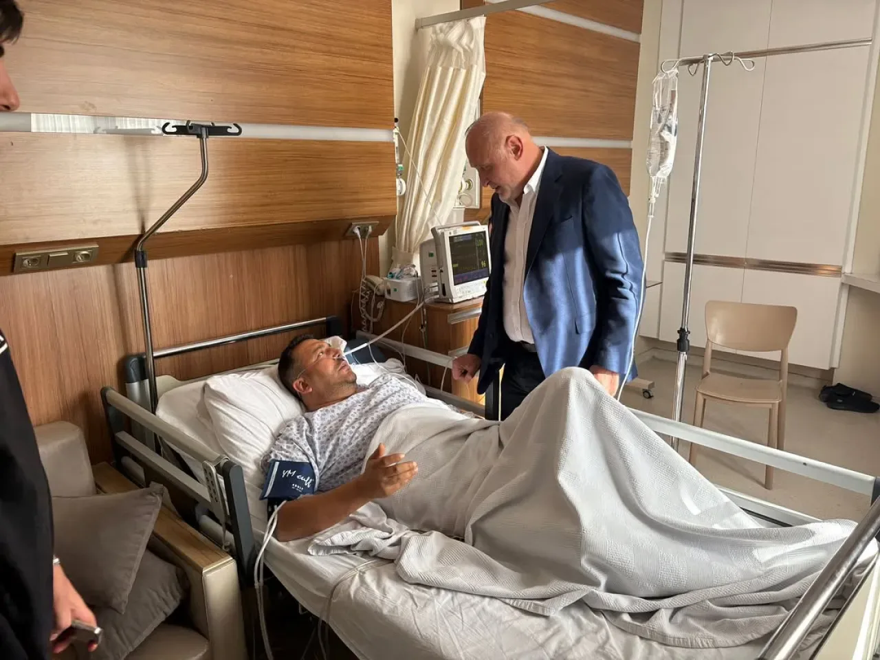 Gaziantep Milletvekili Melih Meriç, Eski Meclis Üyesi Hasan Hüseyin Şarklı'ya Geçmiş Olsun Ziyaretinde Bulundu Gaziantep Milletvekili Melih Meriç, Eski Meclis Üyesi Hasan Hüseyin Şarklı'ya Geçmiş Olsun Ziyaretinde Bulundu