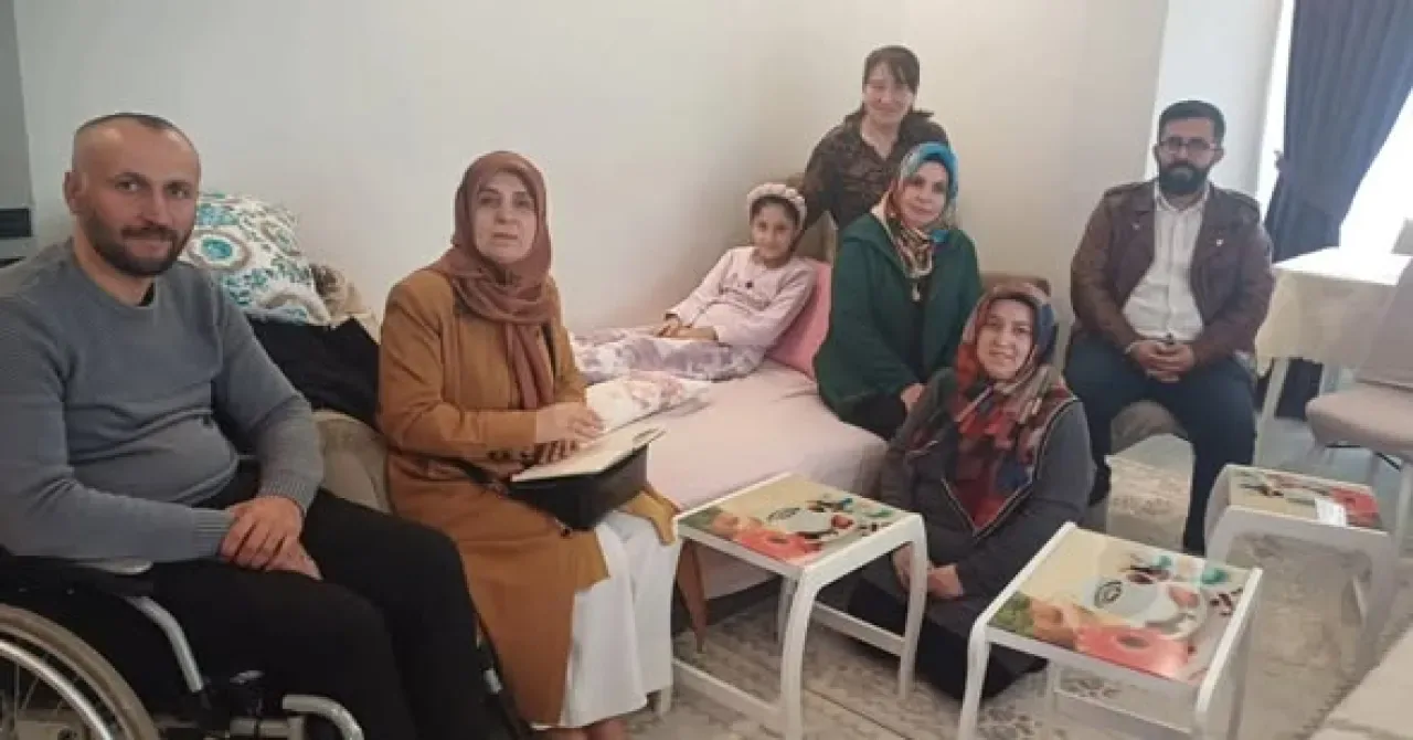 AK Parti Keçiören Teşkilatı'ndan Engelli Vatandaşlara Anlamlı Ziyaret AK Parti Keçiören Teşkilatı'ndan Engelli Vatandaşlara Anlamlı Ziyaret