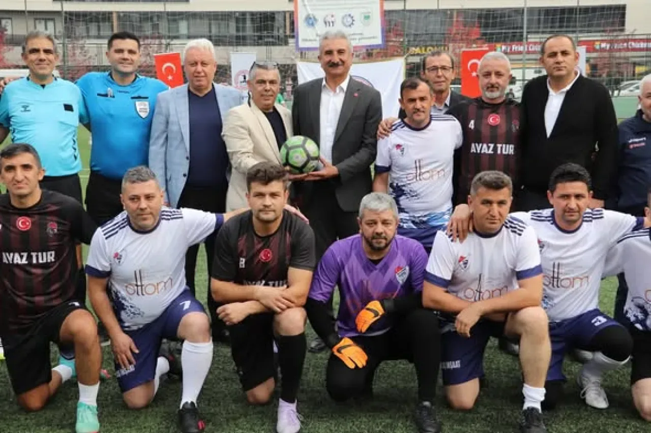 CHP Bursa İl Başkanlığı, Lalaşahin Paşa Futbol Turnuvası'nda Hemşehrileriyle Buluştu CHP Bursa İl Başkanlığı, Lalaşahin Paşa Futbol Turnuvası'nda Hemşehrileriyle Buluştu