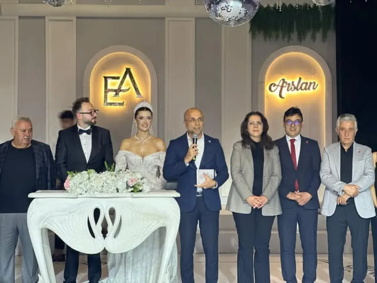 CHP'li Genç, Genç Çiftin Nikah Şahidi Oldu CHP'li Genç, Genç Çiftin Nikah Şahidi Oldu